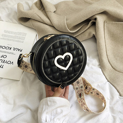 Kör alakú női táska hosszú füllel - két modell