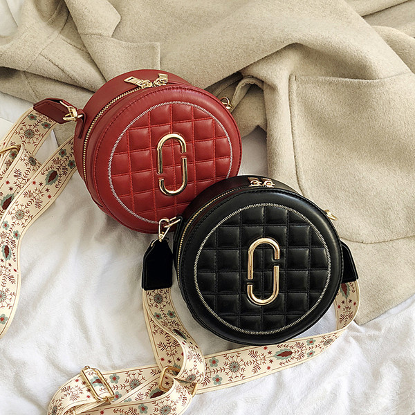 Kör alakú női táska hosszú füllel - két modell