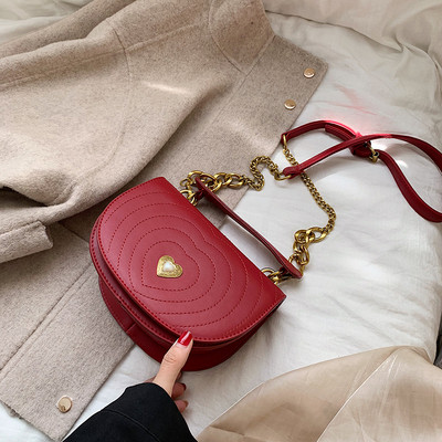 Női bőr táska fém fogantyúval