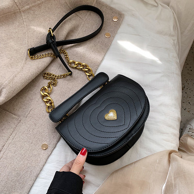 Női bőr táska fém fogantyúval