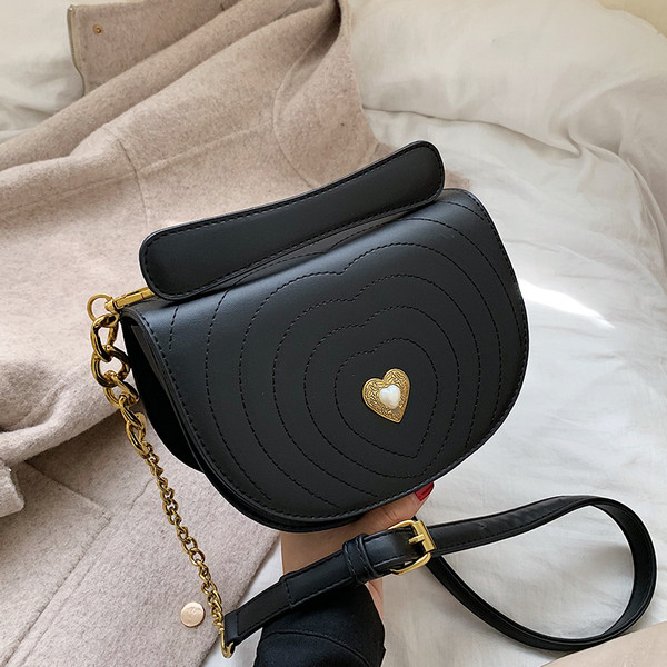 Női bőr táska fém fogantyúval