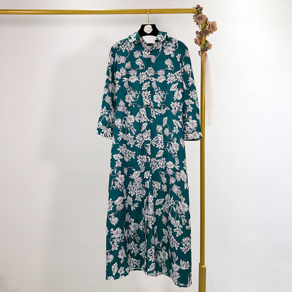 Hosszú női ruha 7/8 ujjú zöld színben, mintával