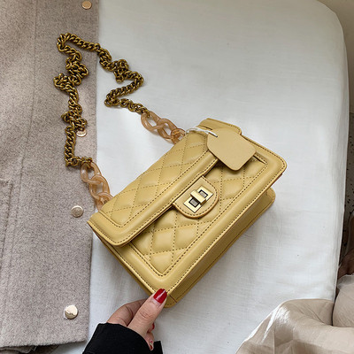 Modern női bőr táska fém rögzítéssel