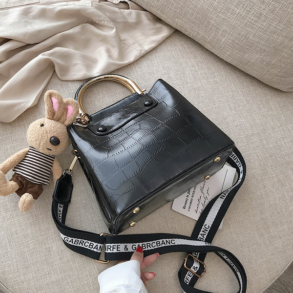 Női táska hosszú és rövid füllel + kiegészítő