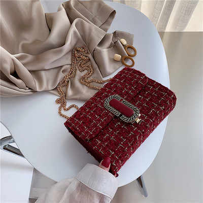 Stílusos női táska fém díszítéssel, négy színben