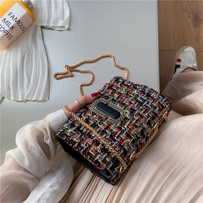 Stílusos női táska fém díszítéssel, négy színben