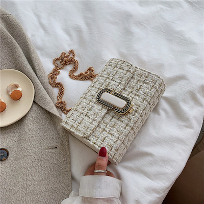 Stílusos női táska fém díszítéssel, négy színben