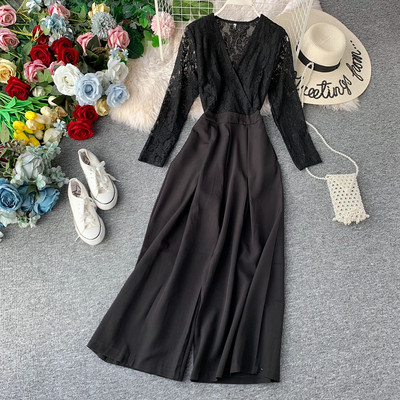 Salopetă de damă modernă cu dantelă și decolteu în V