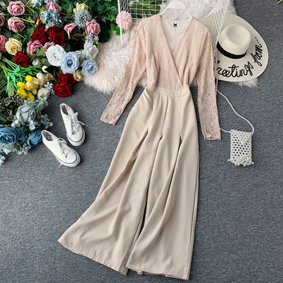 Salopetă de damă modernă cu dantelă și decolteu în V