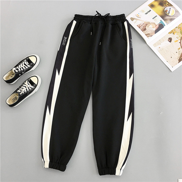 Pantaloni sport și casual de damă în alb și negru