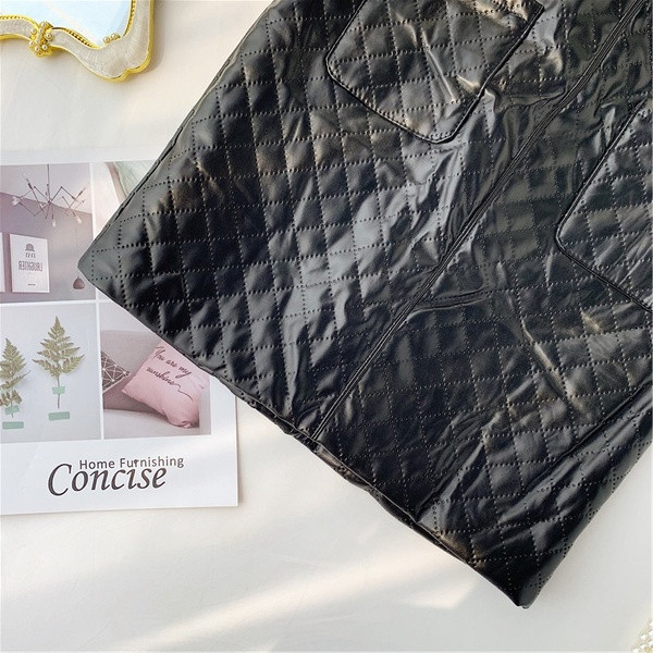 Női bőrszoknya fekete színben