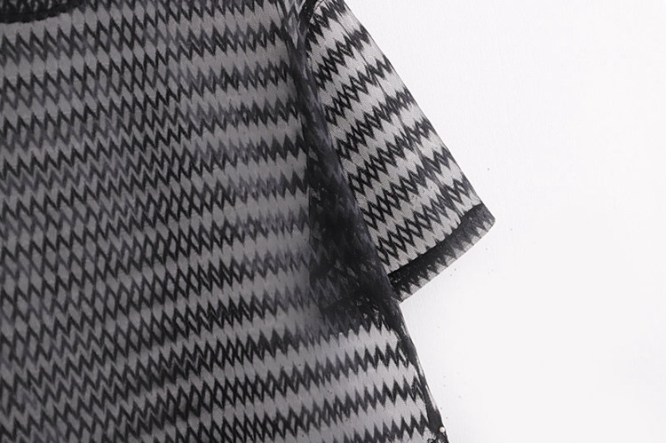 Bluză de damă din tul transparent de culoare neagră