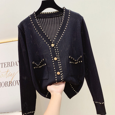 Modern női mellény fehér és fekete gombokkal