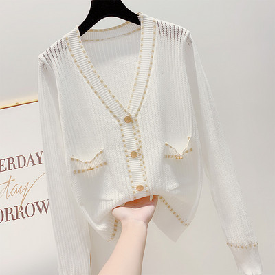 Modern női mellény fehér és fekete gombokkal