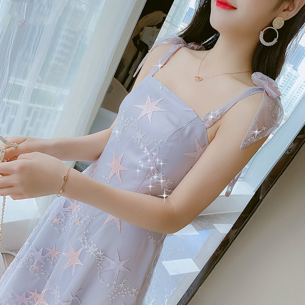 Modern női ruha két színben, vékony pántokkal