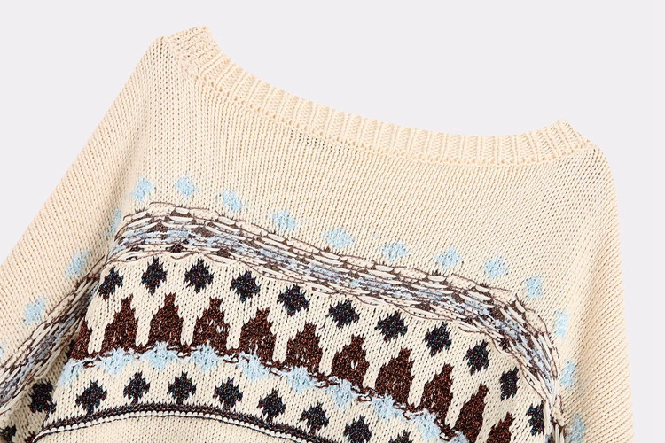 Rövid, bézs színű, hosszú ujjú pulóver mintával