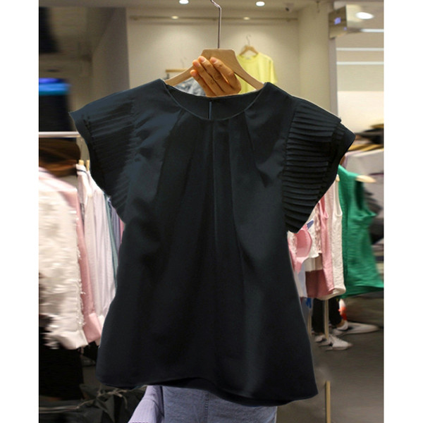 Bluză de damă cu decolteu O în culoarea albă