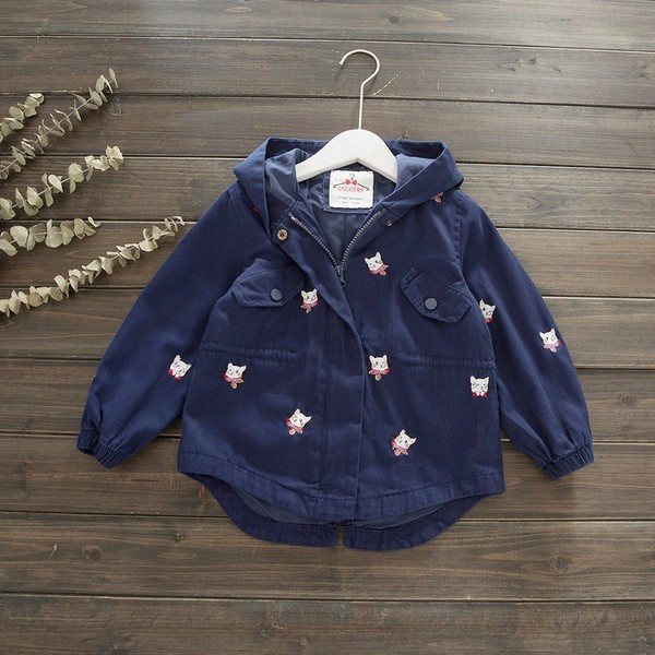 Modern, piros és kék hímzéssel ellátott gyerekkabát lányoknak