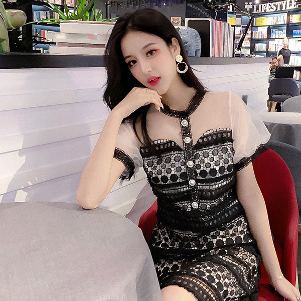 Modern női csipke ruha - egyenes modell