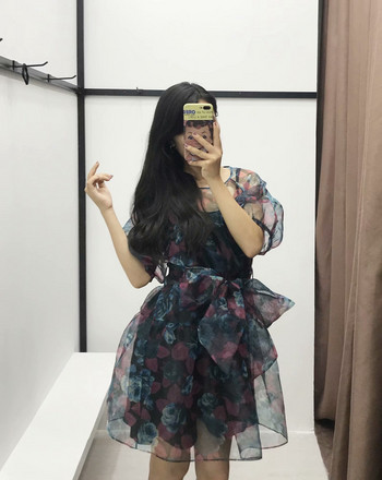 Női rövid tüll ruha virágmintával