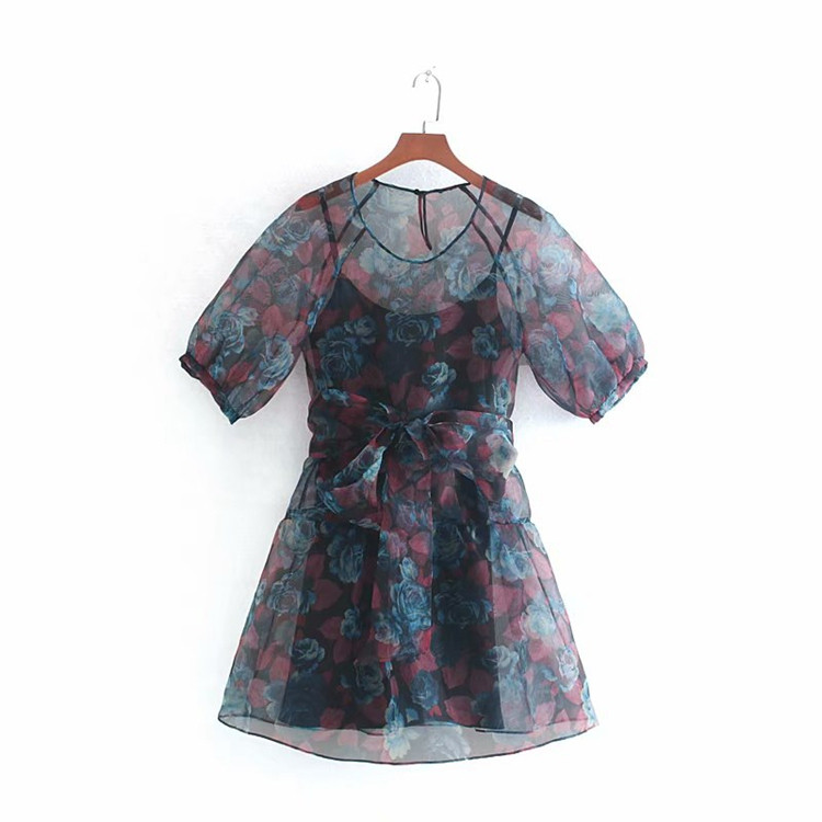 Női rövid tüll ruha virágmintával