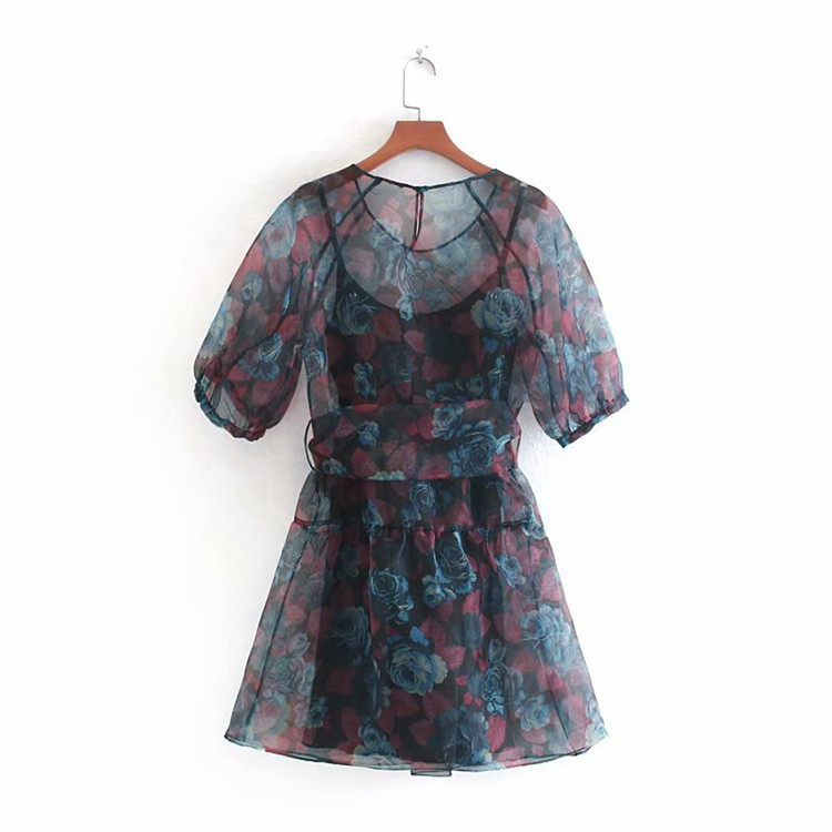 Női rövid tüll ruha virágmintával