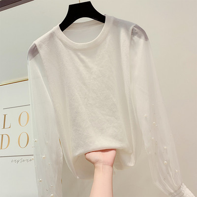 Különböző színekben gyöngyökkel díszített modern női pulóver