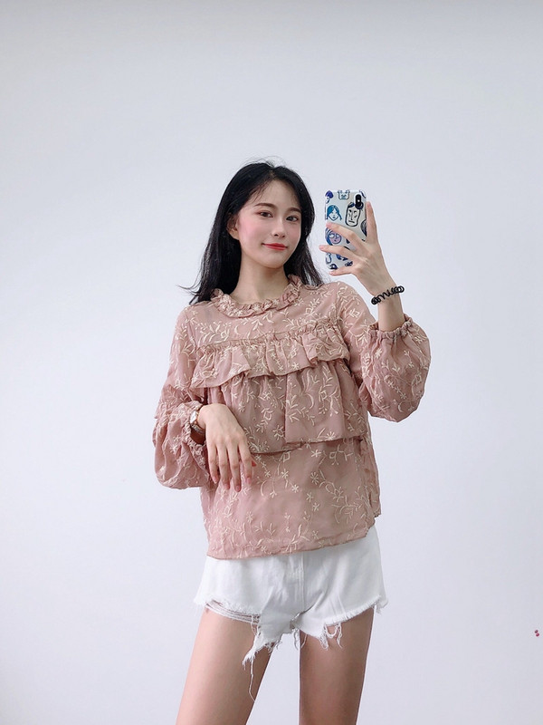 Modern blúz hosszú ujjal és hímzéssel