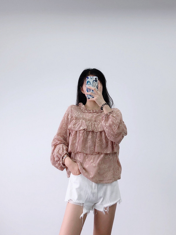 Modern blúz hosszú ujjal és hímzéssel