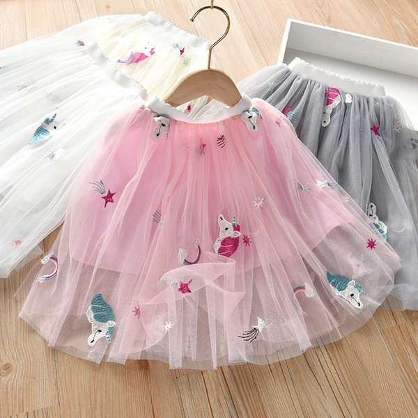 Új modell modern gyerekszoknya tüllel és több színben hímzéssel