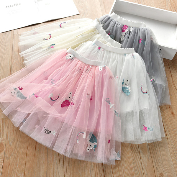 Új modell modern gyerekszoknya tüllel és több színben hímzéssel