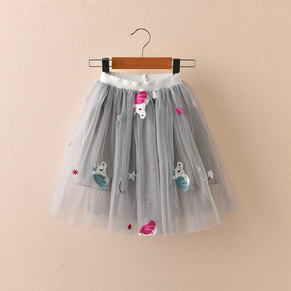 Új modell modern gyerekszoknya tüllel és több színben hímzéssel