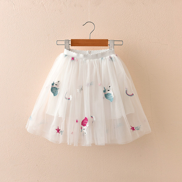 Új modell modern gyerekszoknya tüllel és több színben hímzéssel