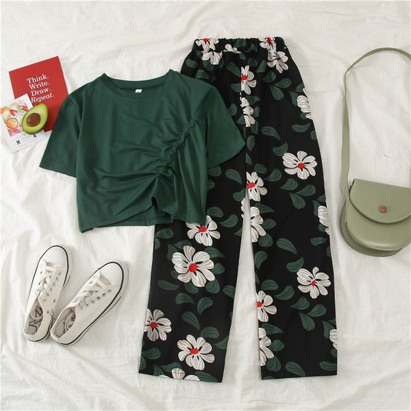 Set de dama modern in trei culori cu motive florale