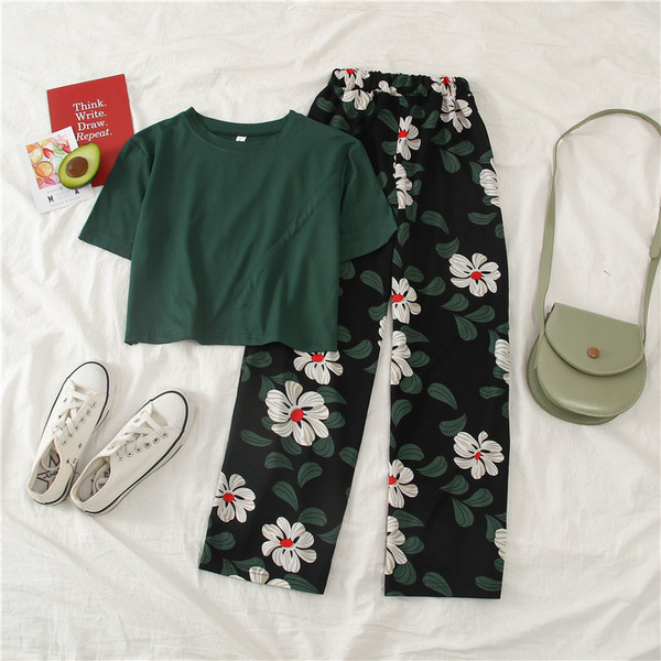 Set de dama modern in trei culori cu motive florale