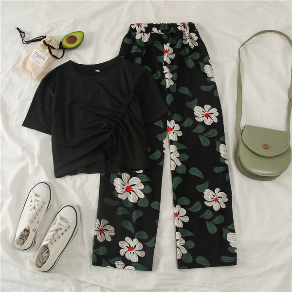 Set de dama modern in trei culori cu motive florale