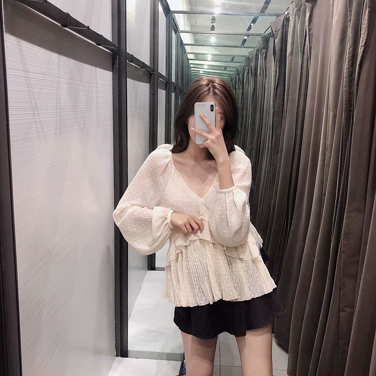 Bluză elegantă din șifon, cu mâneci lungi și decolteu adânc