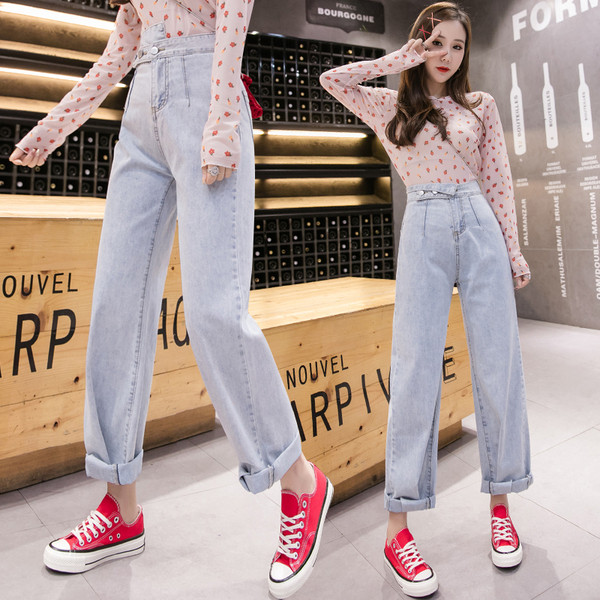 Női modern farmer magas derékkal - széles, világos színű modell