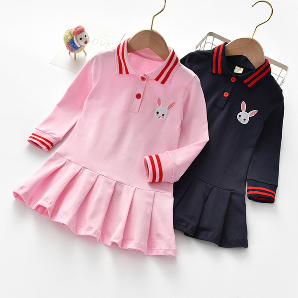 Gyerekruha lányoknak gallérral és rózsaszín és kék hímzéssel