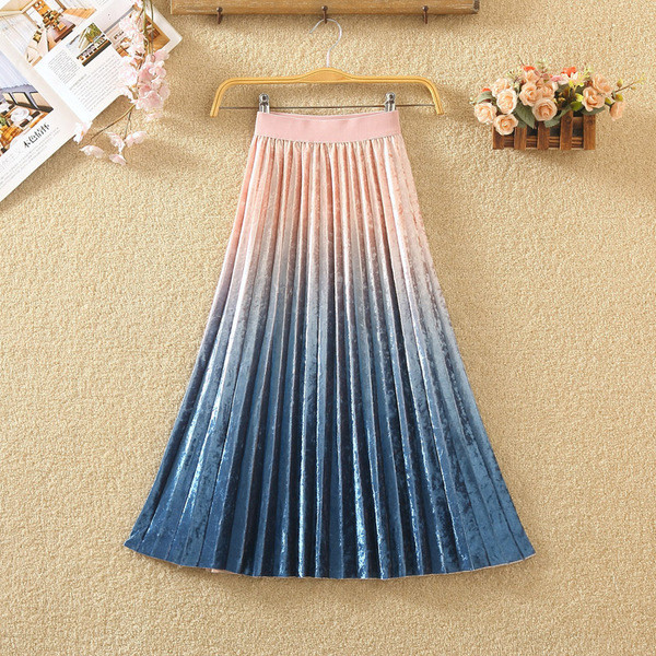 Fusta pliată de damă modernă - în trei culori