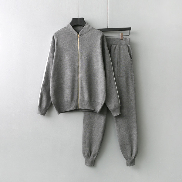 Set sport-zirnic pentru femei din două părți în negru și gri