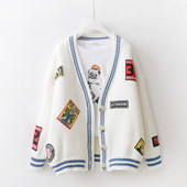 Vestă modernă de toamnă pentru femei cu embleme colorate în alb și negru