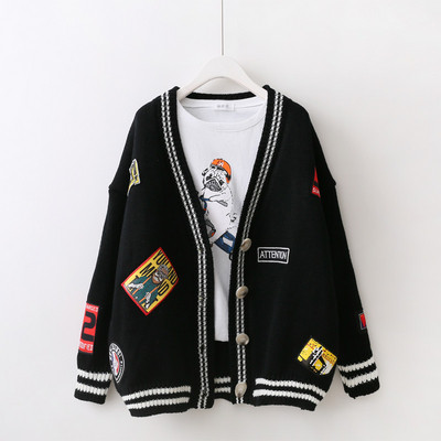 Vestă modernă de toamnă pentru femei cu embleme colorate în alb și negru