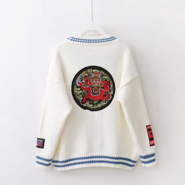 Vestă modernă de toamnă pentru femei cu embleme colorate în alb și negru