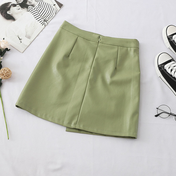 Fusta de dama moderna din piele ecologica cu nasturi