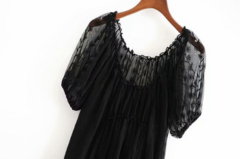 Női csipke ruha ovális nyakkivágással, fekete színben