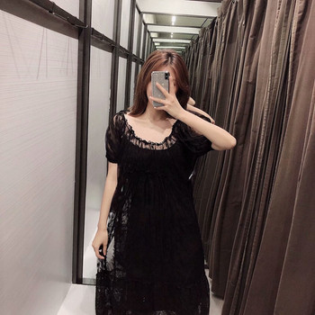 Női csipke ruha ovális nyakkivágással, fekete színben