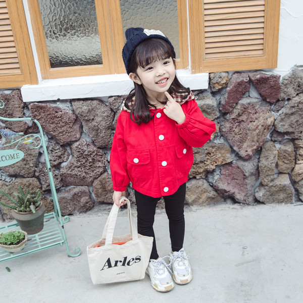 Geacă zilnică pentru copii cu glugă și inscripție în galben și roșu