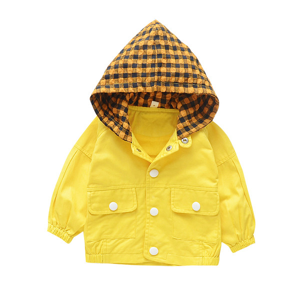 Geacă zilnică pentru copii cu glugă și inscripție în galben și roșu