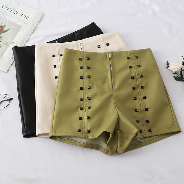 Pantaloni scurti de dama din imitatie de piele - in trei culori